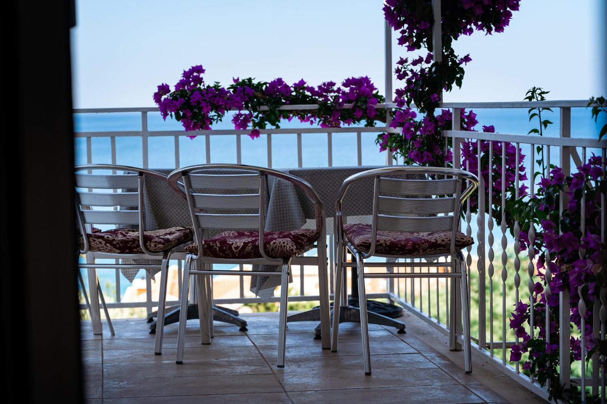Sun Rose Apartments Sveti Stefan Esterno foto