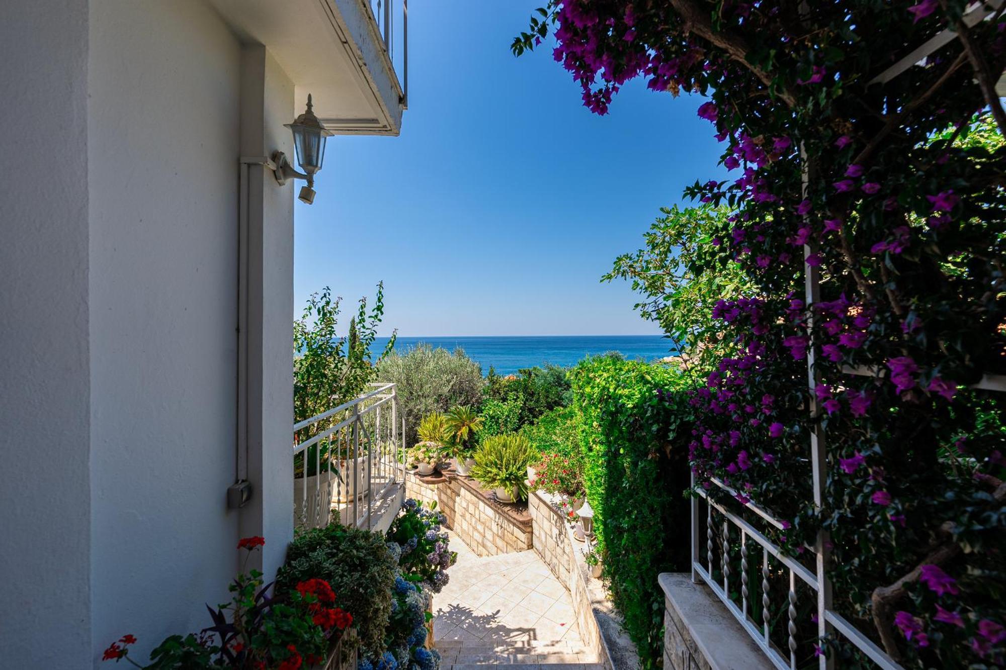 Sun Rose Apartments Sveti Stefan Esterno foto