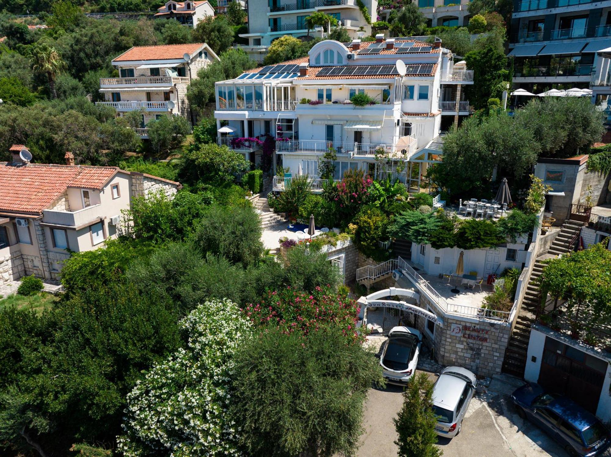 Sun Rose Apartments Sveti Stefan Esterno foto