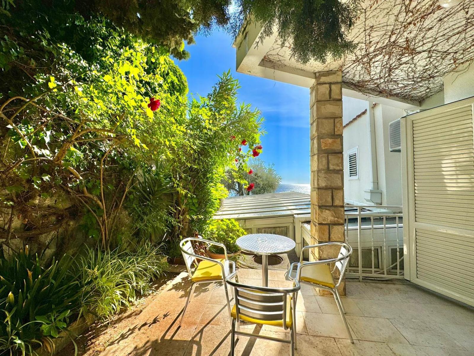 Sun Rose Apartments Sveti Stefan Esterno foto